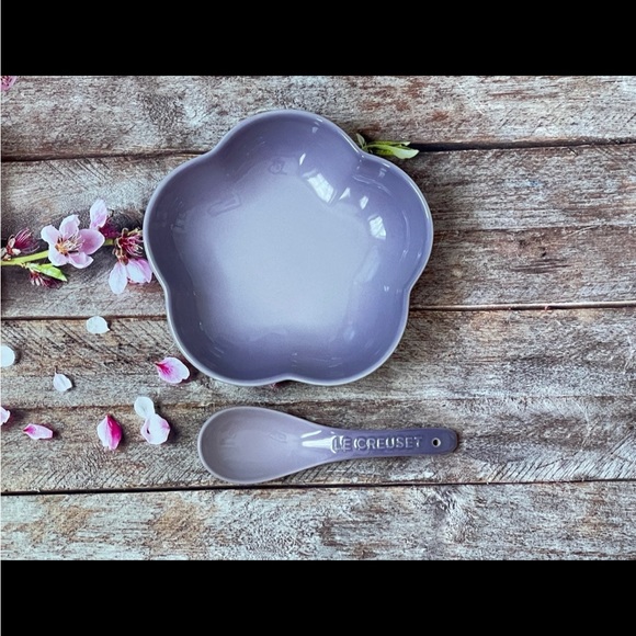 Le Creuset Flower dish with Spoon - Picture 2 of 4